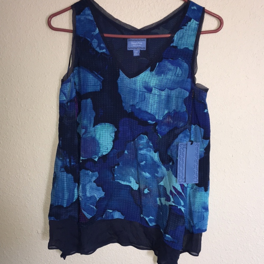 Vera wang top size xtra small flowy sleeveless